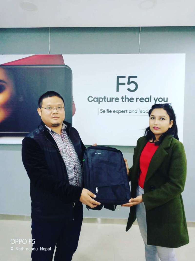 OPPO Hands over prizes to Winners of "Merry Christmas Selfie-Contest"