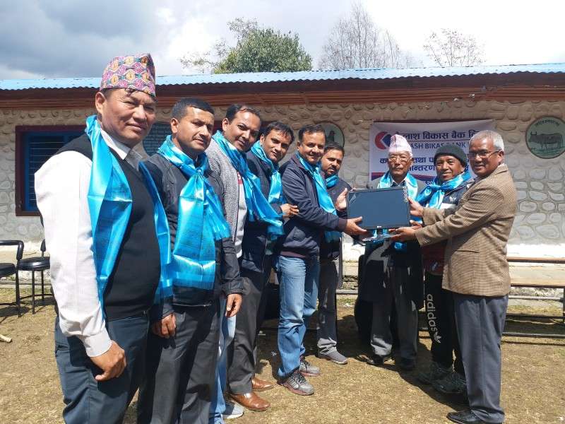 Kailash Provides Computers to School in Ghandruk