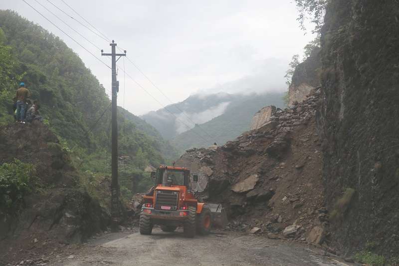 Two-way Traffic Halted on Narayangadh-Muglin Road   