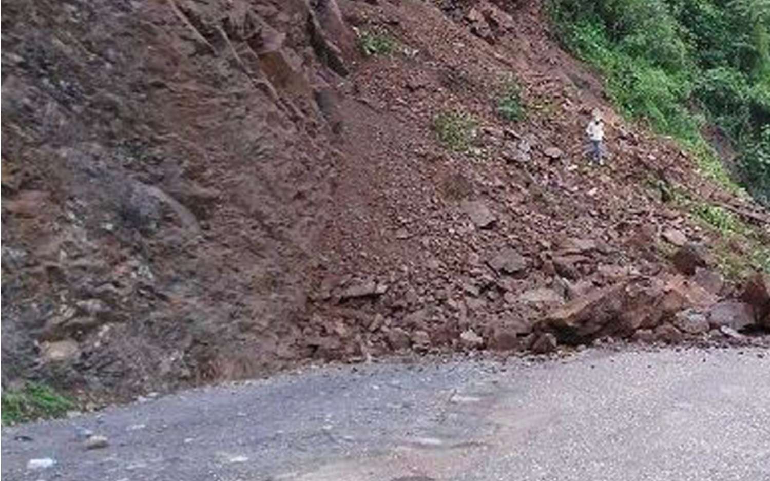 Dry landslide Blocks Prithvi Highway