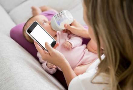 Doctors Advise Nursing Mothers to Avoid Mobile Phone while Breastfeeding   