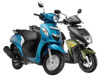 iPhone 7 in  Yamaha Scooter Test Ride
