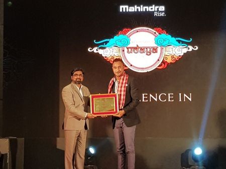 Paras, Swastima Felicitated during Mahindra Achievers Night