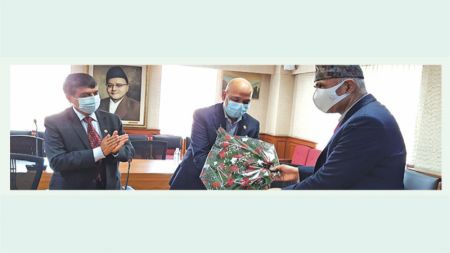 Finance Minister Pledges to Cooperate with Private Sector