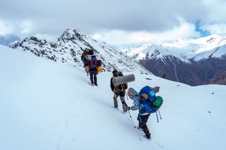 Over 1,400 Climbers Acquire Permits to Climb Mountain Peaks during Autumn Season