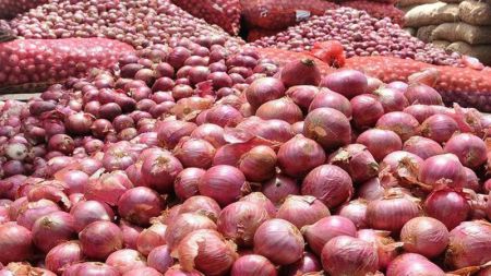 Black Marketing of Onion Thrives after India Increases Customs Duty on Onion Exports