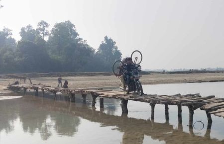 Locals of Laljhadi Forced to Pay Money to Cross Doda River